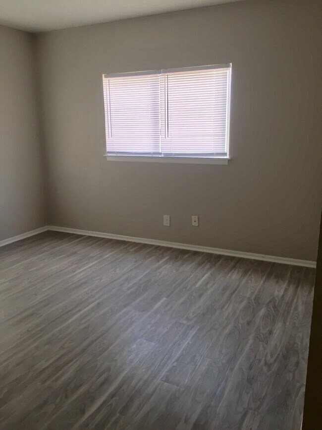 Building Photo - 10910 Baltic Dr