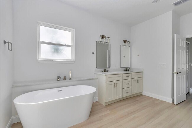 Building Photo - 13257 SW 73rd Ave Rd