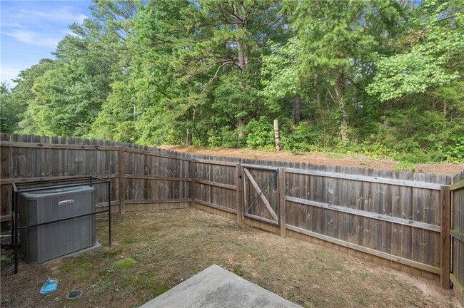 Building Photo - 1815 Edgehill Dr