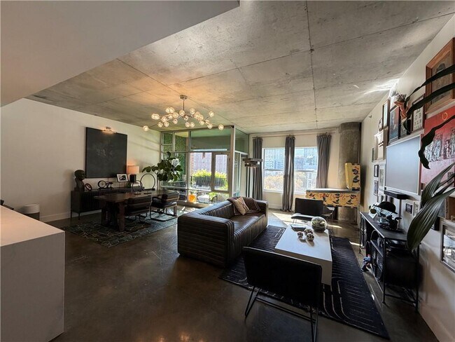 Building Photo - 845 Spring St NW