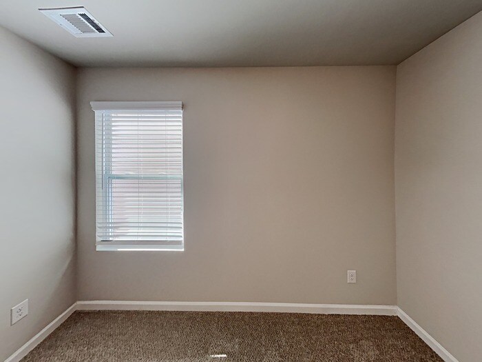 Building Photo - 1050 Wedgewood Ct NE