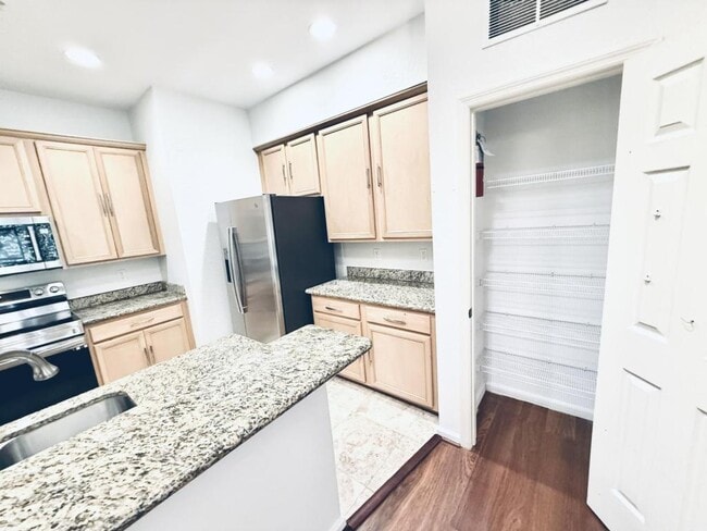 Building Photo - 2983 Ashland Ln S