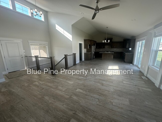 Building Photo - 176 Hideout Dr