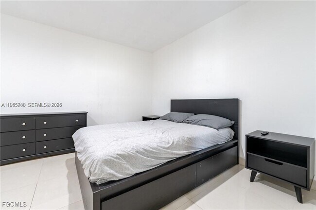 Building Photo - 947 NE 149th St