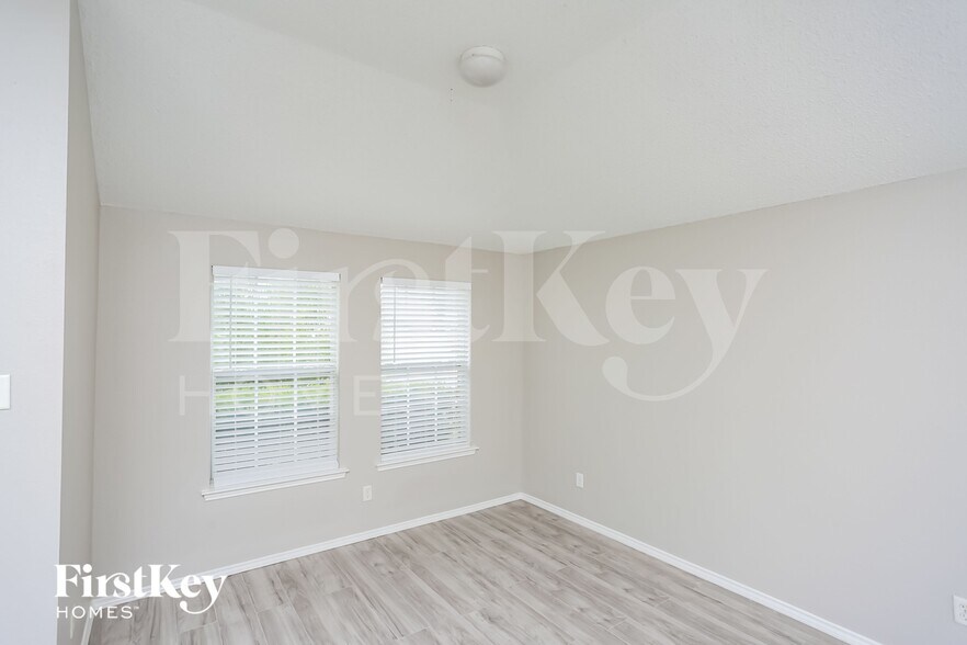 Building Photo - 433 Asbury Dr