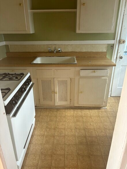 Building Photo - 1957 Madison Ave