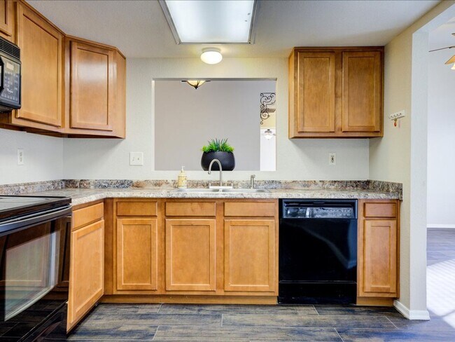 Building Photo - Modern 2 Bedroom 2 Bathroom home with comm...