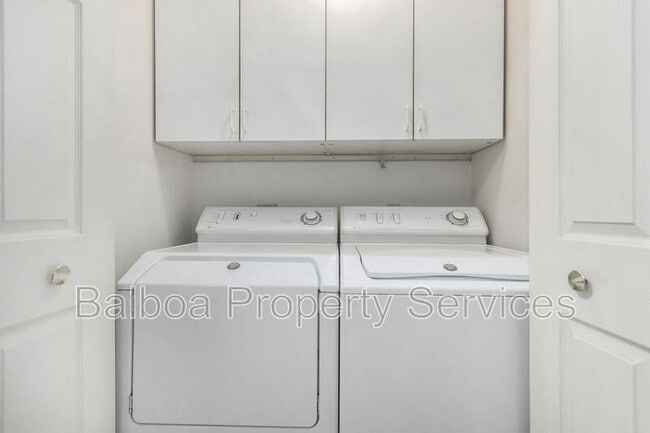 Building Photo - 220 N 22nd Pl