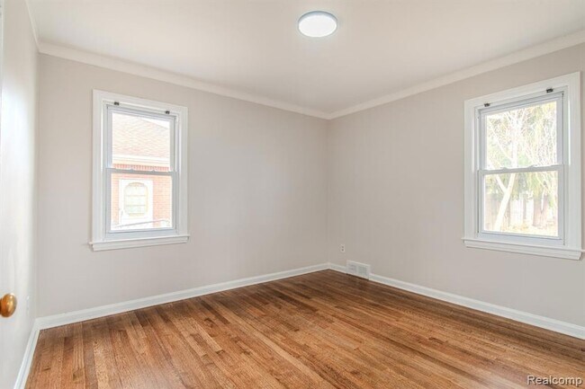 Building Photo - 20625 Elizabeth St