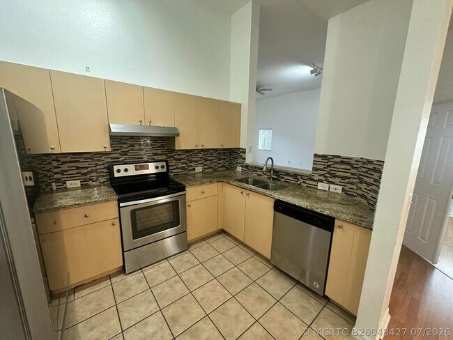 Building Photo - 220 Crestwood Cir