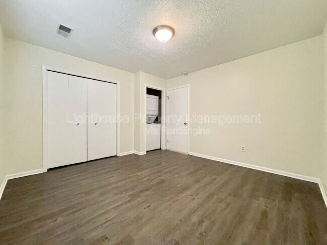 Building Photo - 2972 Vineland Ave SE