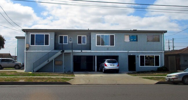 Building Photo - 225 S Russell Ave