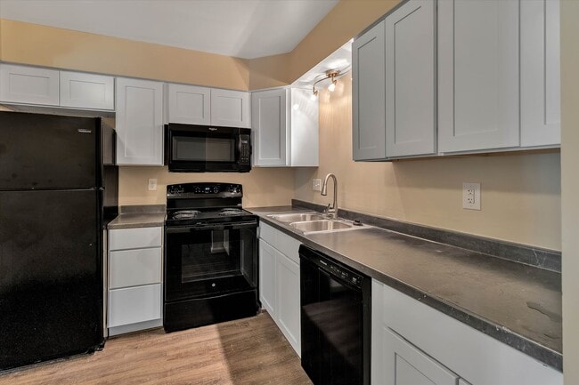 Building Photo - Country Club Park