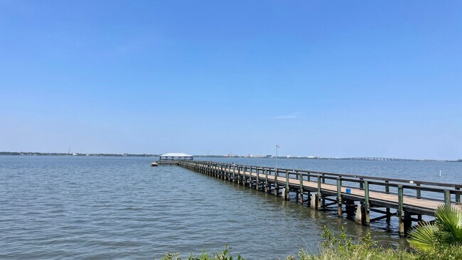 Building Photo - Monthly Rental -Melbourne Beach Condo -March 2026 Available Now!