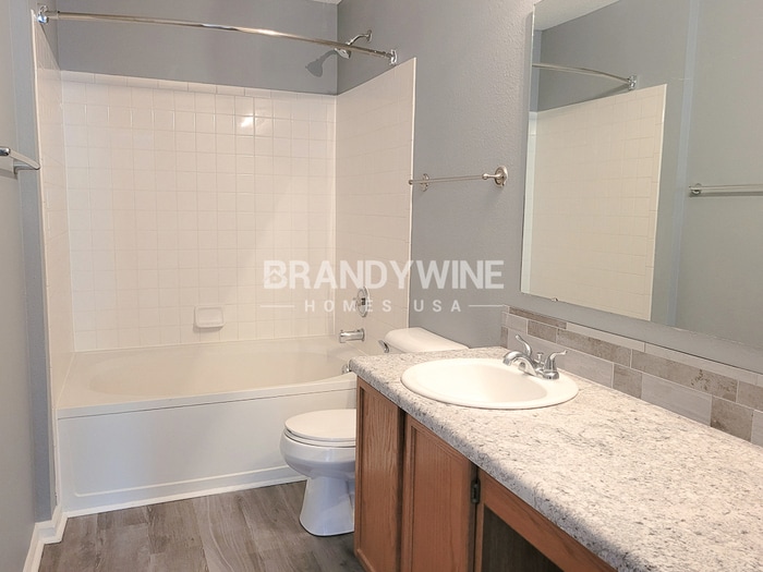 Building Photo - 10756 Glenayr Dr
