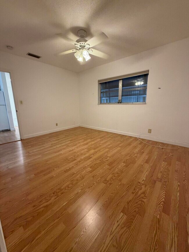Building Photo - 1300 N 17th Ave