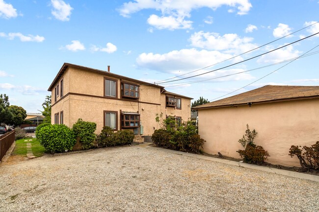 Building Photo - 431 Venice Way