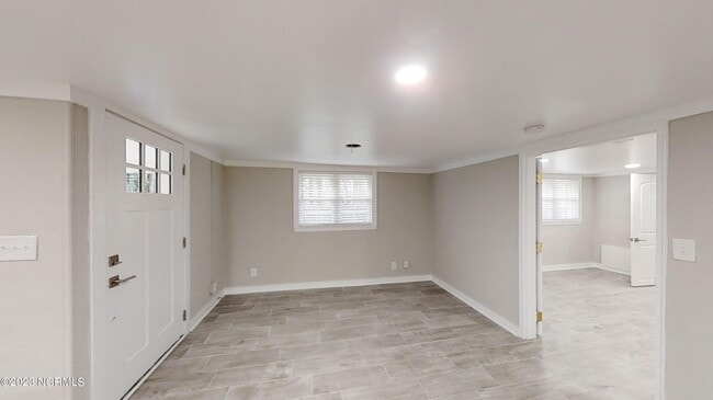 Building Photo - 1255 Central Dr