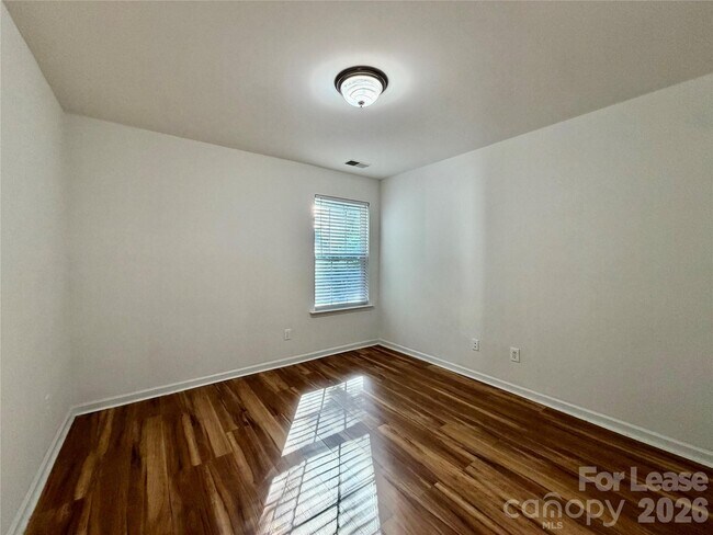 Building Photo - 4058 Glenlea Commons Dr