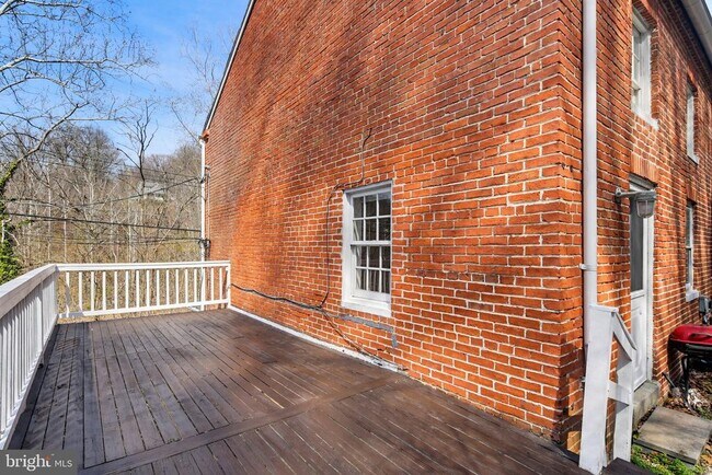 Building Photo - 947 Oella Ave