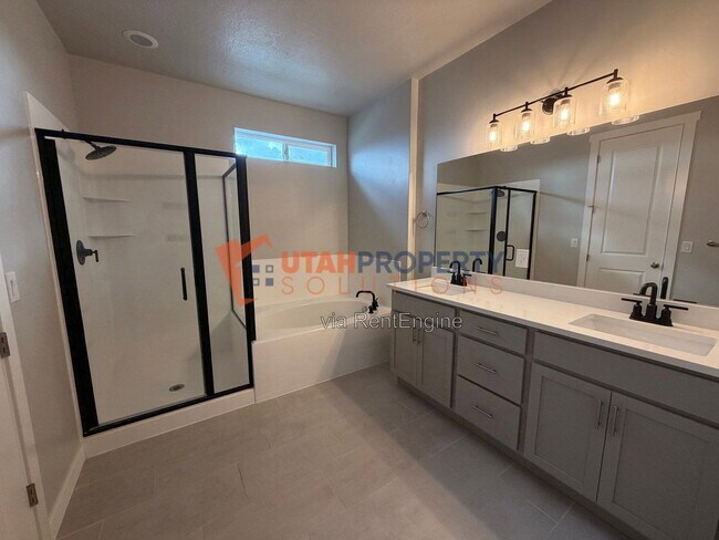Building Photo - 12927 Twisted Oak Dr