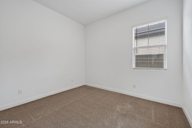 Building Photo - 203 E Birchwood Pl