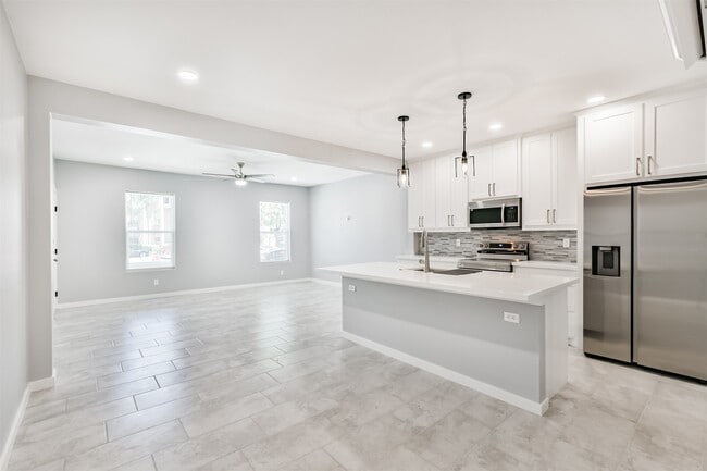 Building Photo - 4323 Ursuline St