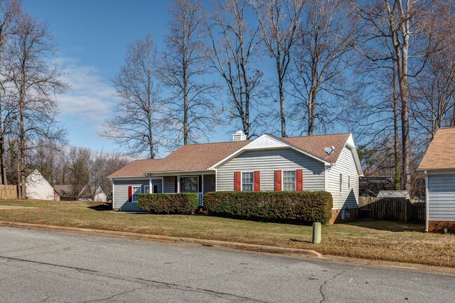 Building Photo - SW Large Updated Home, Bonus Room, FP, Fro...