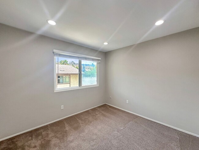 Building Photo - Charming 2BD/1BA Home in San Carlos W/ A/C...