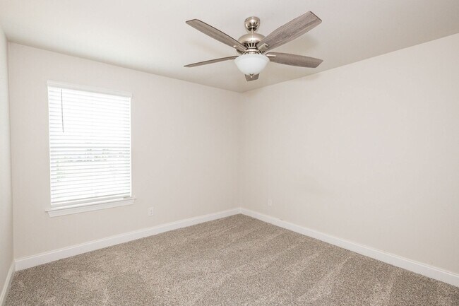 Building Photo - 204 Douglas Bend Rd