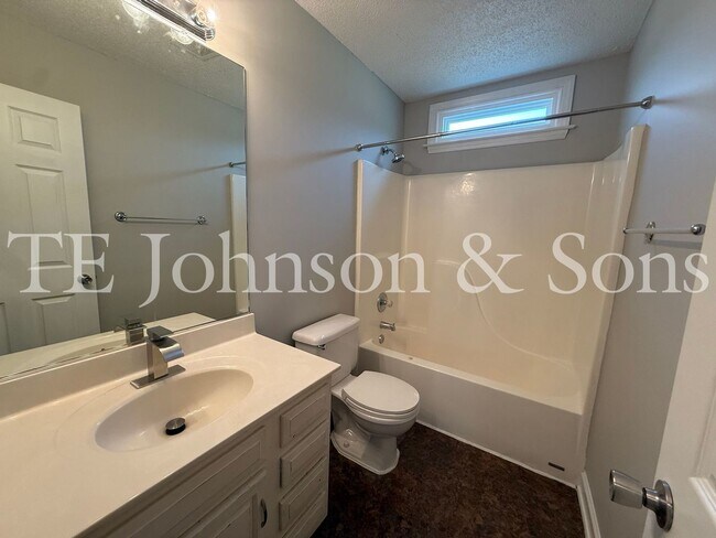 Building Photo - Charming One Level 3 Bedroom Home with Fenced Yard, Garage, and Deck