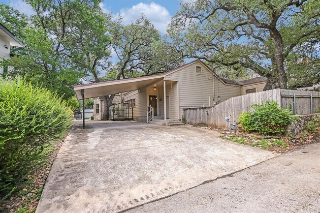 Building Photo - 518 Cliff Dr