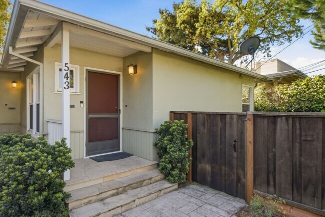 Building Photo - 541 Jackson Ave