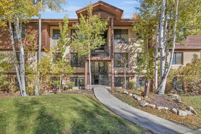 Primary Photo - 2 Bed Pinecreek Condo with garage