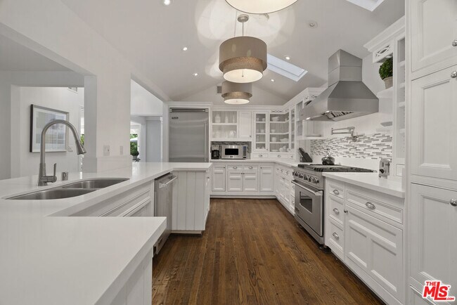 Building Photo - 2761 Hutton Dr