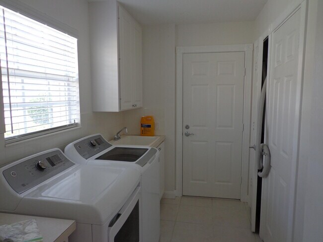 Building Photo - 8097 Montserrat Pl
