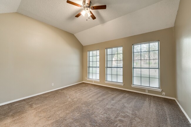 Building Photo - $2075 Lancaster: Spacious Living with Upst...