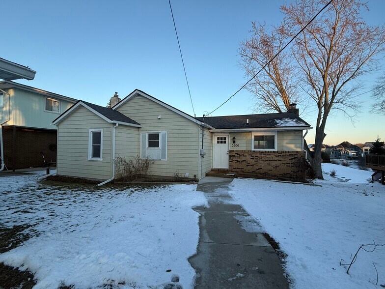 Building Photo - 3506 Moberly Dr