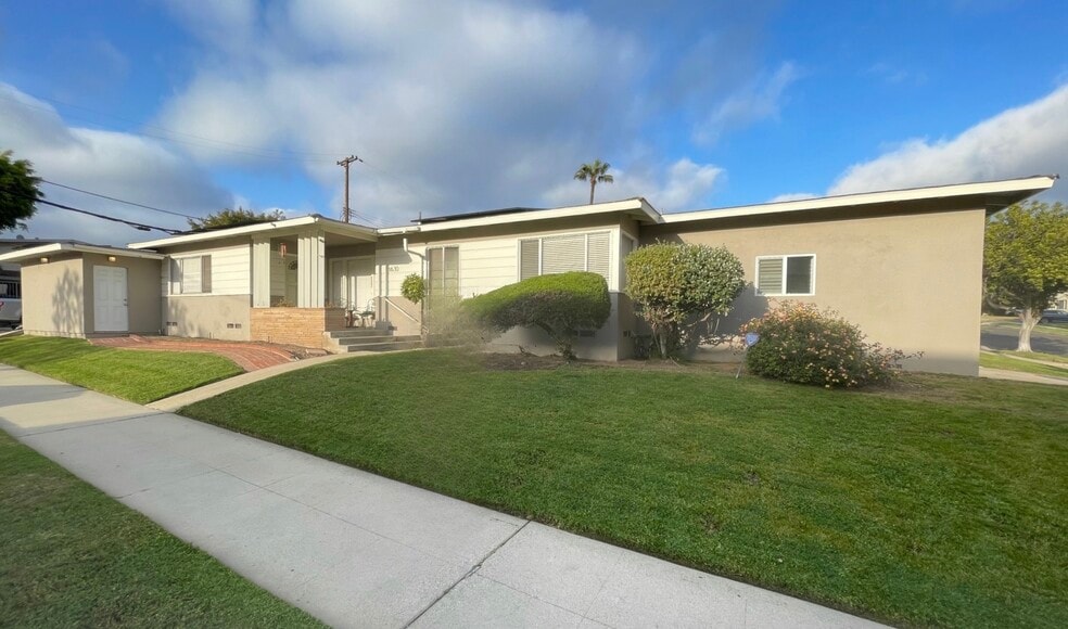 Primary Photo - 8630 Stanmoor Dr