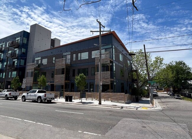 Primary Photo - 521 N Mangum St