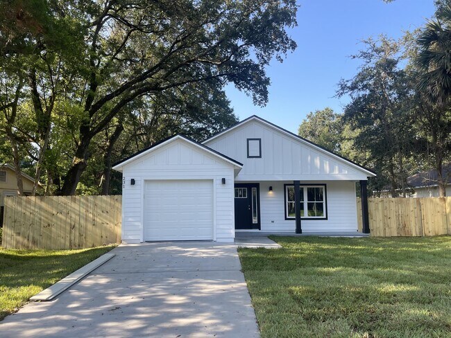 Primary Photo - 231 Monterey Ave