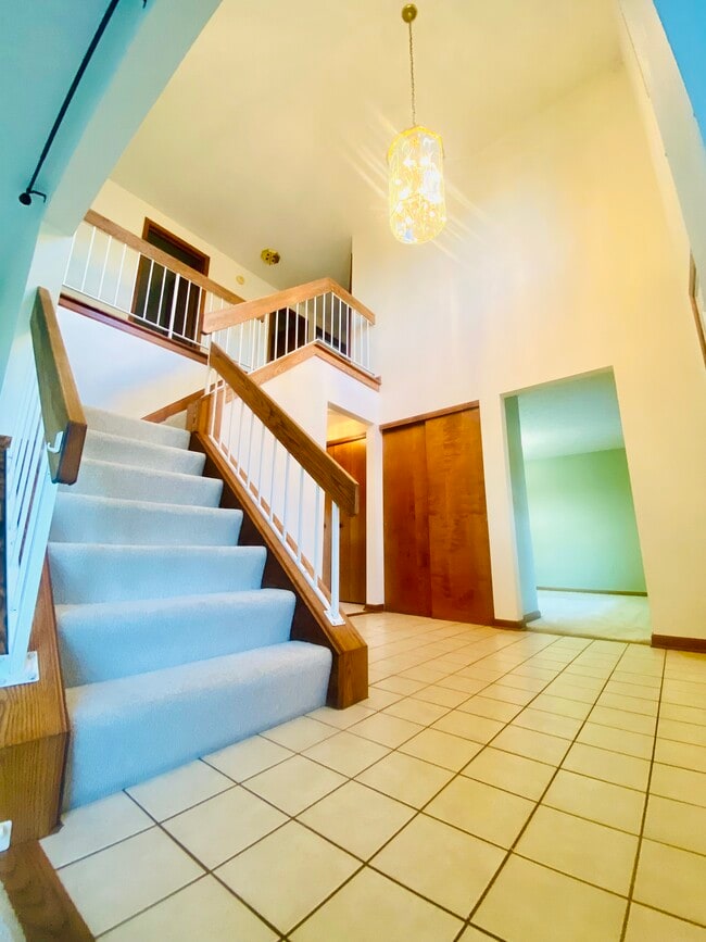 Building Photo - 473 Montvale Ln