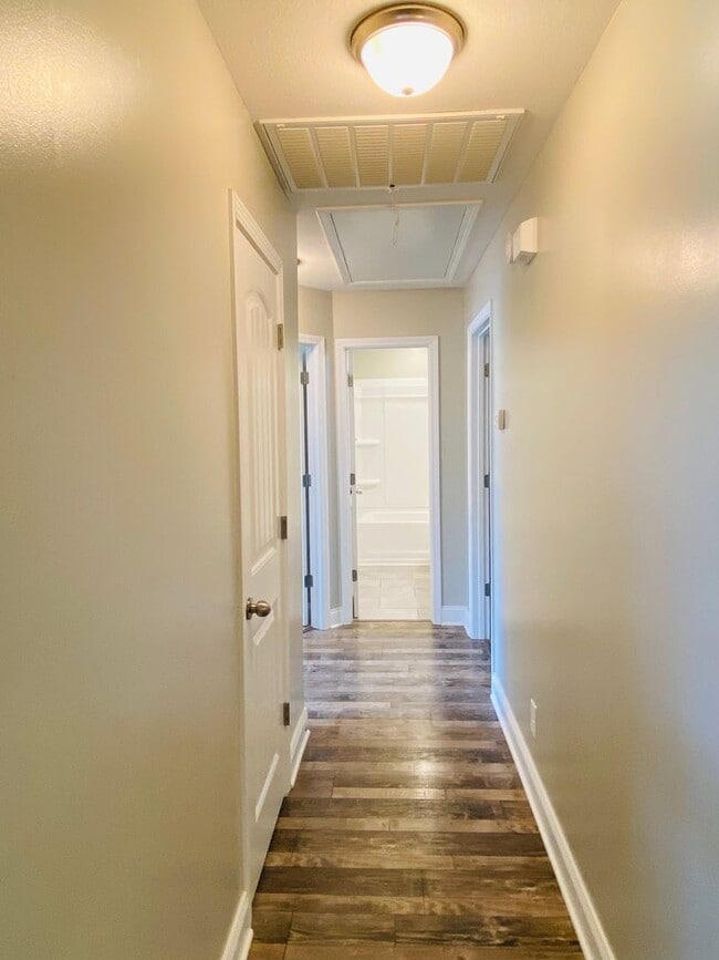 Building Photo - Luxury Home