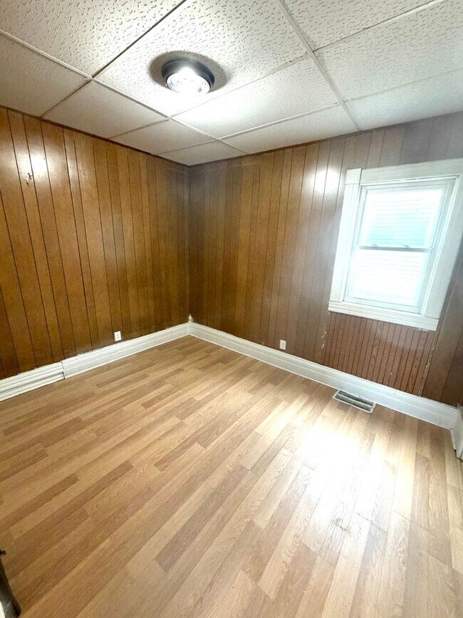 Building Photo - 441 S 11th St