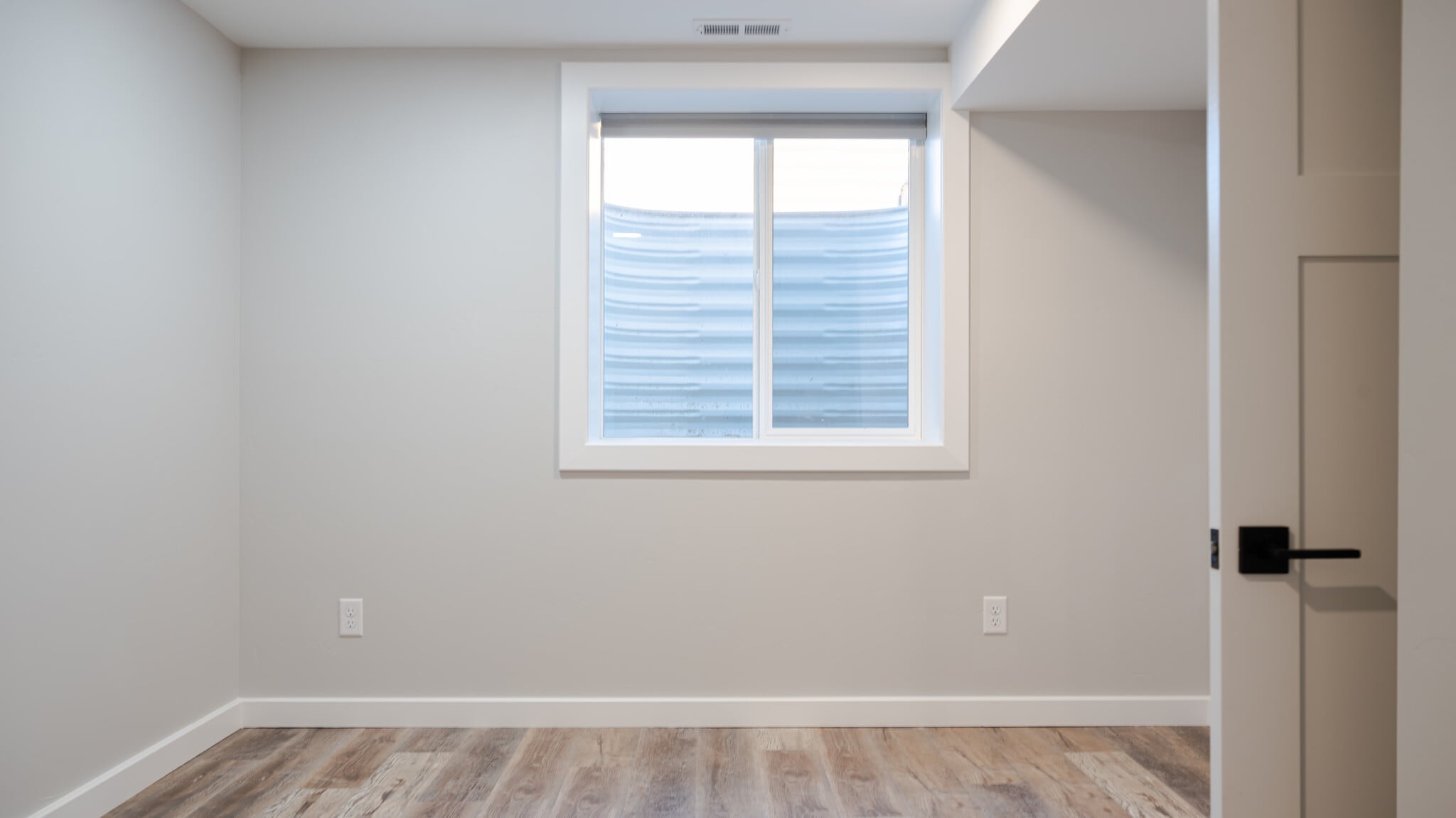 Building Photo - 3250 Midway Ave