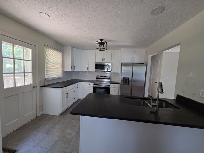 Building Photo - College Park Subdivision - 4-5 BR Single Family Home