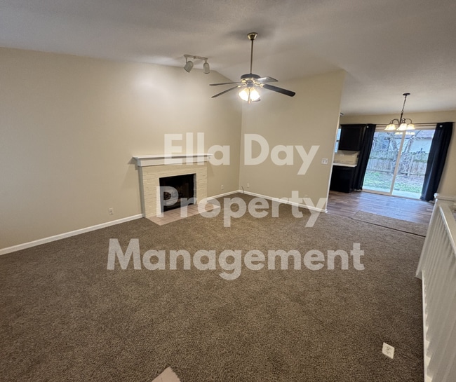 Building Photo - 8605 W 15th St N