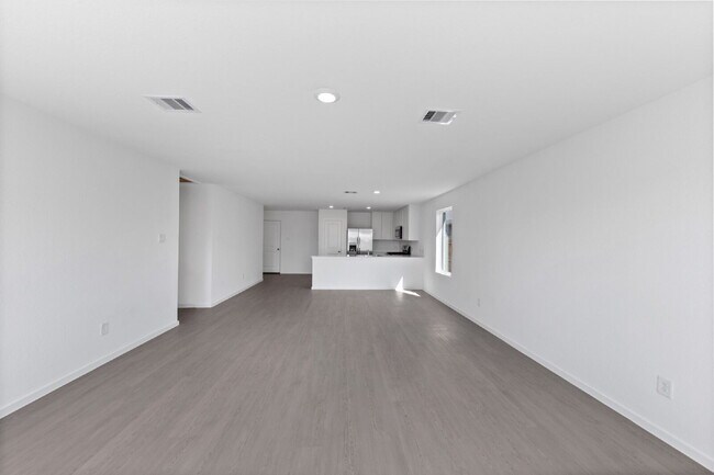 Building Photo - Cozy Living in Baytown