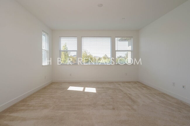 Building Photo - Hansen Village: Spacious 4-Bed Two Story H...