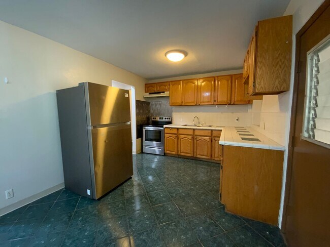 Building Photo - T1171